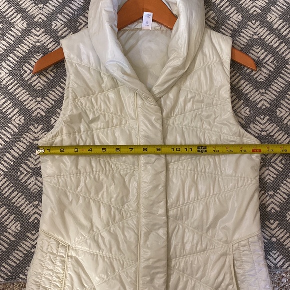LUCY XS creamy white lightweight puffer vest with inner pocket - Picture 6 of 6